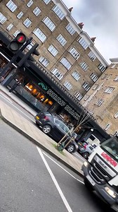 📍Shrimp Shack - Streatham Hill I have seen a few big creators visit this spot and speak so very highly of the food. But when I saw @londonhotspots_ video coupled with the fact that I’m a HUGE lover of seafood, I thought I would swing by and give my opinion 😁 @shrimpshackco offer a variety of different seafood boils and seafood platters. I went one of their OG Shrimp Shack Platters, which came with 10 queen size prawns and was doused in a lime and garlic butter. It also came with two sides. I a