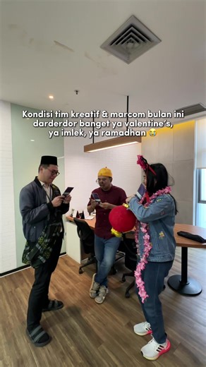 🤡 BANYAK ACARA BULAN INI, tapi pergi sama kamu kapan? Mumpung tgl merah, yuk liburan 💖 bareng pasangan atau sendiri (siapa tau ketemu jodoh) 😏 Temukan 150 pilihan trip di app Explorer.id, download aplikasinya di Playstore atau App Store 🏖️