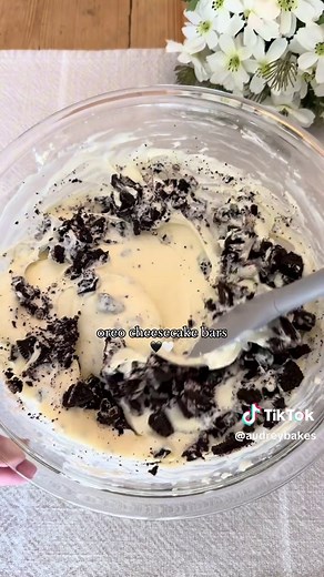 Easy Oreo Cheesecake Bars Recipe