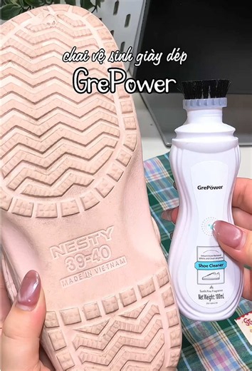 Chai chà giày khô: vệ sinh sneaker trắng nhanh sạch trong 1 phút