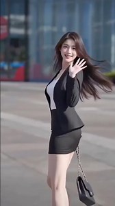 睛）： 職場女神街頭自信街拍 ✨ 黑色西裝短裙 ｜ Office Beauty Street Runway Walk #shorts