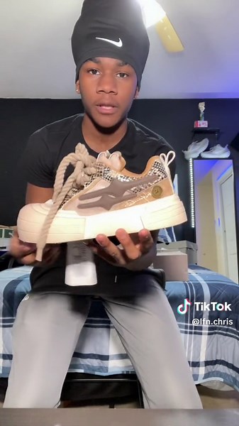 Chris (@lfn.chris)’s videos with original sound - ￼mari