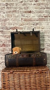 Warning: extreme cuteness ahead! Hogwarts House Bears have entered the common room ❤️💛💙💚 Available now at the official Harry Potter Shops globally and online. Shop now: https://bit.ly/40ECg9T | The Harry Potter Shop