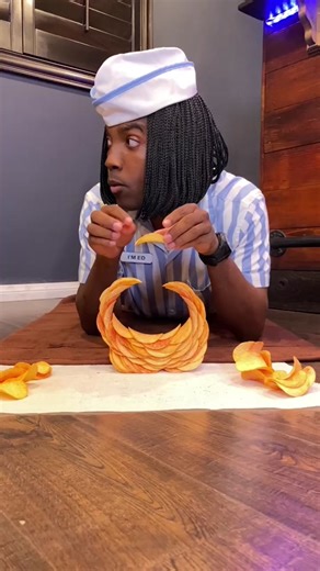 Just tryna build a Pringle Wheel #FastFoodHouse #GoodBurgerEd #goodburger2 #FFCU #Ringle #pringlecirclechallenge #FunChallenge