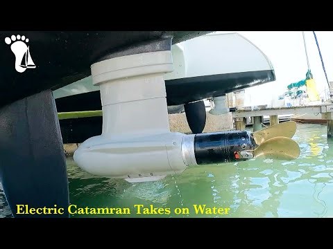 ELECTRIC Conversion Catamaran TAKES ON WATER + Boat Projects (S4 E52 Barefoot Travels)