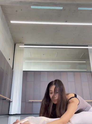 #ballettraining #enpointe #ballerinastyle #ballerina #ballet