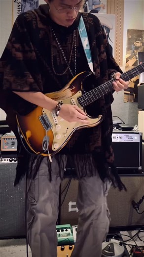 이윤우 | YOONWOO LEE on Instagram: "Tightrope❗️ #srv #stevierayvaughan #tones Gear Guitar: @macmullcustom S-Classic Super Light Amps: @d_tone_amps Steel String Super @fender 71 Super Reverb Effect: 1968 Dallas Arbiter BC183L Fuzz Face - - - - A - #philipsayce #freddieking #ericclapton #bbking #johnmayer #エリッククラプトン #doylebramhallii #rock #blues #guitarist #guitarsolo #guitarporn #guitarlife #guitar #korea #knowyourtone #jimihendrix #기타 #일렉기타 #ギター #noodling #vintage #stratocaster #garymoore"