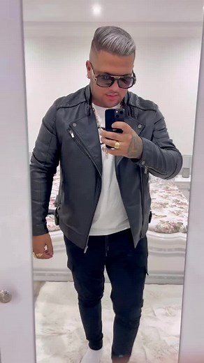 Stylish Mirror Selfie Ideas for Fashion Enthusiasts