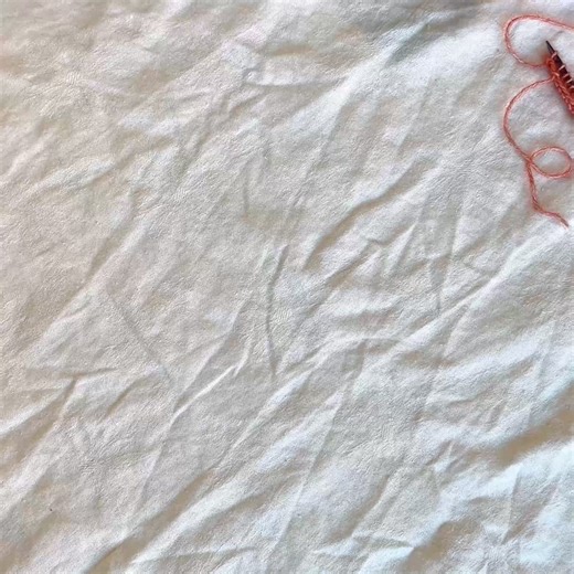 Prepare to be mesmerised by the stunning halo effect of our new Garland yarn! 👇✨ https://hobbii.com/garland Ohh, the soft alpaca fibers peeking through the delicate cotton tube, creating a dreamy contrast that adds elegance to any project. 🫶🧶 These swatches show off the luxurious texture and the perfect blend of bright and muted hues—making Garland an irresistible choice for sweaters, accessories, and more. 😍 Let us know which color you’re in love with, because we truly cannot choose! 💖 🧡 