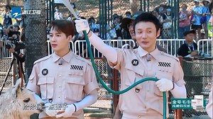 #嗨放派 #havefun 第二期高能看点：嗨放天团为羊驼洗澡，这个画面太美好了！ 🍓完整版指路：https://youtu.be/VK9aGonxJlk | 浙江卫视