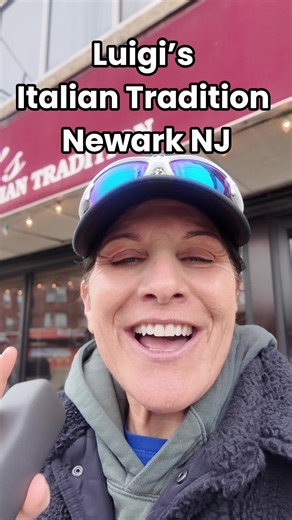 Walking into @luigisitaliantradition in Newark feels like stepping back in time 🇮🇹❤️ The kind of Italian restaurant we all grew up loving. For over 25 years they’ve been serving the community, and the moment you walk in you feel it — classic Italian music playing, the smell of garlic and sauce in the air, and tables of old Italian guys laughing over their espresso. It instantly felt nostalgic… like being a kid again going out to dinner with my parents. After Luigi passed, Lucy and Joe (Giusepp