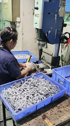 How to Degating the die castings with an ultrasonic device #diecast #factory #manufacturing