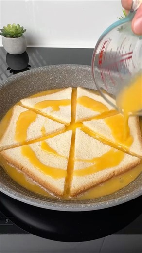 OMELET SANDWICH HACK THAT'S ACTUALLY GENIUS!