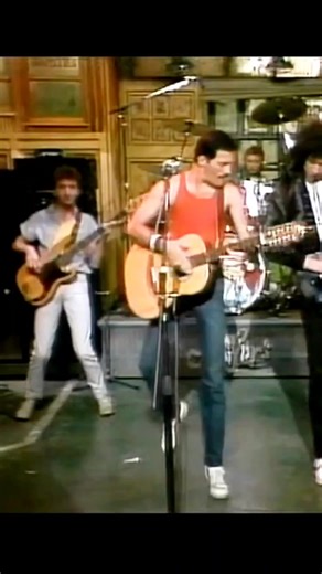 Freddie Mercury's 1982 SNL Performance of Love Song