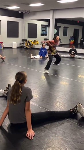 Throw back dance battle 😁 #viral #fypシ゚viral #blowup #dance #foryou