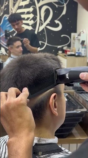 Master the Sharp High Fade with Perfect Clipper Techniques #fade #barber #clipper
