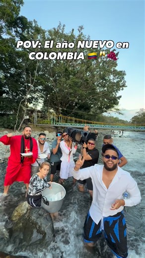LosBrosCol ❤️‍🔥 on Instagram: "32 de DICIEMBRE - Feliz AÑO 🇨🇴🍇🥃🥹"