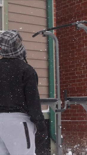 Last 25 to complete 200❄️ #viral #winterarc #blizzardworkout