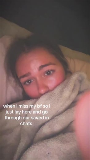 Providing Long Distance Relationship Advice💘 on Instagram: "If you’ve ever scrolled through old messages just to feel close to them again you’ll get this one 🥺💔 I’ve had nights like this too, when I’d read our chats just to remember what his voice sounded like through words. Here’s what’s helped me get through those moments: 1️⃣ Don’t feel guilty for missing them it just means you’re loving someone who’s worth missing. 2️⃣ Keep a “comfort folder” in your phone: screenshots, photos, voice note