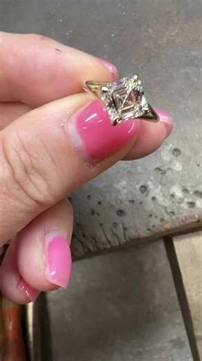 Asscher cut lab diamond for that someone special ✨🎁 #asschercutdiamomd #asschercut #labdiamond #labdiamondengagementring #scottbonomodiamondsetting