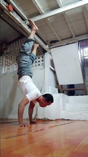 LSit Handstand Split #calisthenics