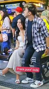 1.6M views · 8.3K reactions | Prank buta sama cewek cantik lucu banget藍#fyp | vidio lucu | Facebook