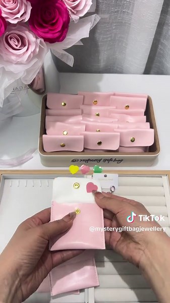 Let’s unbox 5 jewellery bags silver colour for Claudia from California, USA 🇺🇸 🚀. Thank you for your support ❤️ 🥰 #asmr #jewelry #mysterybag #blindbag #unboxing