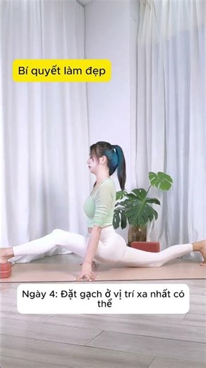 7 days to unlock the side split pose, ladies, watch and save this! #yoga #yogaexercises #viralshorts