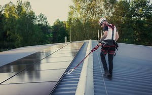 Photovoltaic system maintenance: how to improve safety at height during the installation and maintenance of solar panels