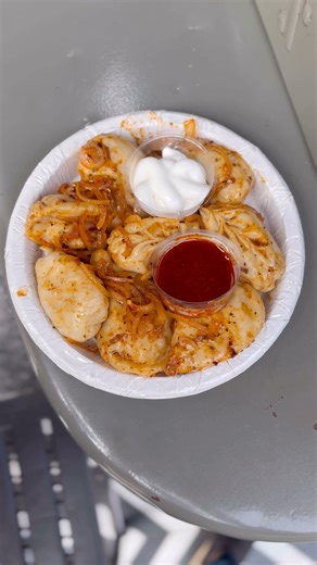 Punjabiyon ne toh yrr momos mein bhi tadka lgya#minivlog #shorts #shortfeeds #short #trending #viral