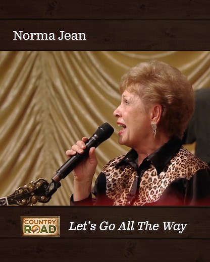Relive all the country mem. ries at Country Road TV! a FREE TRIAL awaits! https://crtvusa.com/NormaJean Norma Jean, born Norma Jean Beasler on January 30, 1938, in Oklahoma, is a celebrated American country singer who rose to prominence in the early 1960s. Known by the nickname “Pretty Miss Norma Jean,” she gained national recognition as a featured performer on Porter Wagoner’s televised show from 1961 to 1967, where her rich, clear voice and traditional country style stood out. She recorded a s