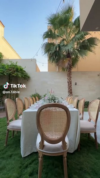 Wedding Table Decoration Ideas with Lilium & Gipsofila