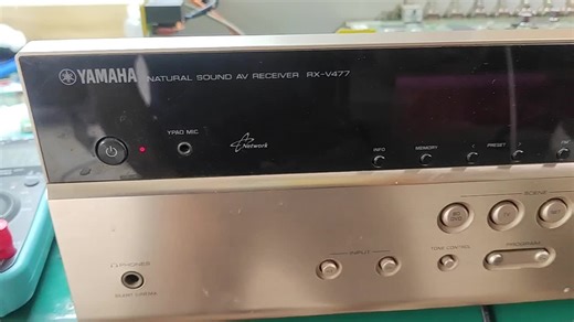 雅马哈功放RX-V477开不了机，红灯闪维修