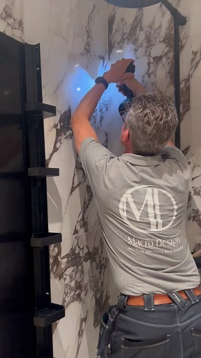 @villa_wahlgren on Instagram: "Nu har det satts upp snygg dusch-hylla med dold förvaring från @macro_design i Theos badrum! Blev så bra att jag satte en i gästbadrummet också, som ska kaklas in i samma kakel som i duschen, så kommer den bli HELT dold..! 🌟👍 Obetald reklam."