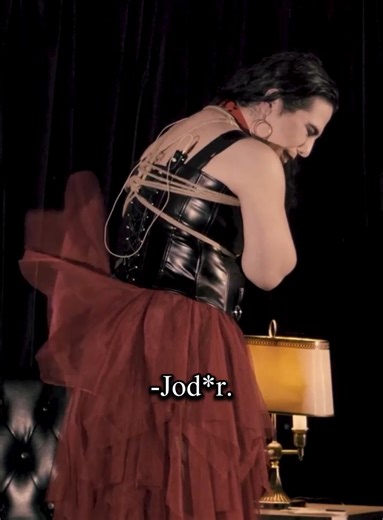 Marqués Alexander me da un latigazo en vivo. Programa completo en YouTube | Lección de Humildad 2x07 con Marqués Alexander . . . #Comedia #Chiste #Humor #Latigo #Dolor