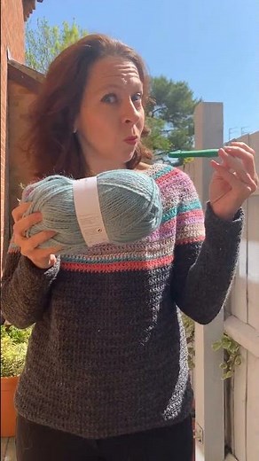 The ‘any yarn will do’ crochet sweater - crochet a round yoke sweater in any yarn!