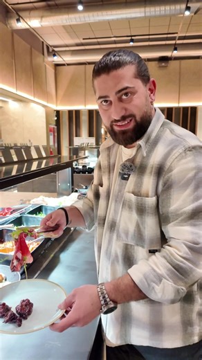 Mănânci cat vrei 🤣@Paula Dancă @apollo.the.greek TikTok