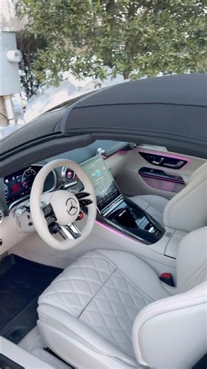 Mercedes Benz SL 43. Interior is a 10