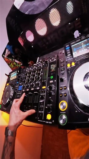 Hot Cue Loop DJ Mashup #dj #technodance #techno #djing #mashup #pioneerdj