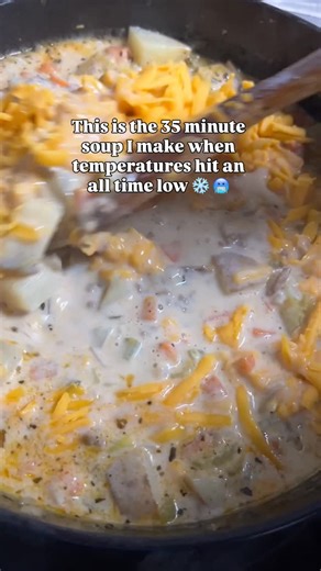 🍔 Cheeseburger soup loaded with all of your favorite things, ready to warm you up!! This ground beef potato soup can be ready in 35 minutes and the whole family will love it. Try it with homemade croutons on top! Comment RECIPE and I’ll send it to you! https://www.tastesoflizzyt.com/easy-cheeseburger-soup/ | Tastes of Lizzy T