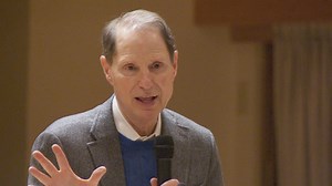 Wyden presses for extension of extra $600 for unemployed