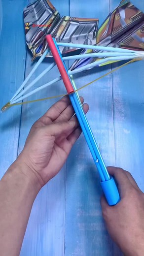 折紙で作る精密なクロスボウの作り方