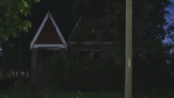 Detroit firefighter suffers burns after fall