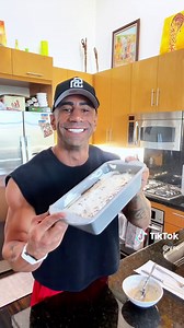 Cake nutrition: 671 calories, 80g protein, 60g carbs, 11g fat