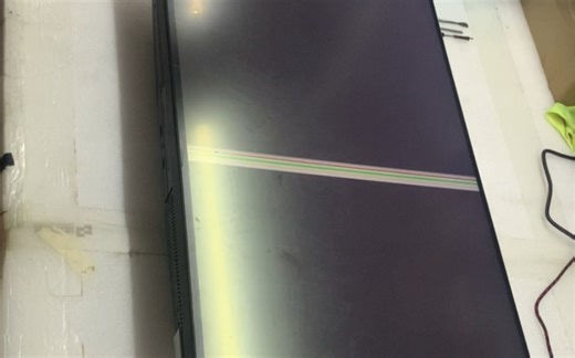 又到一台外星人AW2721D花屏机器，现场更换中