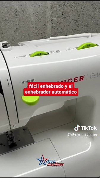 🚀 ¡Conoce la máquina de coser Singer Esteem II 2273! 🚀 ¿Buscas una máquina de coser que combine simplicidad con funciones avanzadas? La Singer Esteem II 2273 es tu aliada perfecta. 🌟 🔧 Características destacadas: ✔️23 puntadas integradas para todas tus necesidades de costura. ✔️Ojalador automático en un solo paso para acabados profesionales. ✔️Regulador de ancho y largo de puntada para personalizar tus proyectos. ✔️Enhebrador automático que facilita el trabajo y ahorra tiempo. ✔️Sistema de b