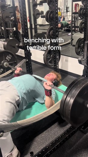 holy form mog #gym #strength #benchpress #goodform #powerlifting | Bench