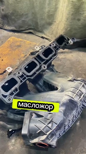 It's not visible, but the engine is already dead | 4B10 Disassembly