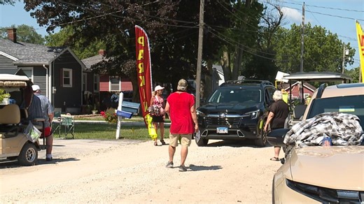 Silvis residents help John Deere Classic goers find the best parking spot