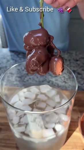 🍫 🍇Instant Chocolate Grape Recipe in 2 Minutes! #viral #hacks #recipe #chocolate #grapes